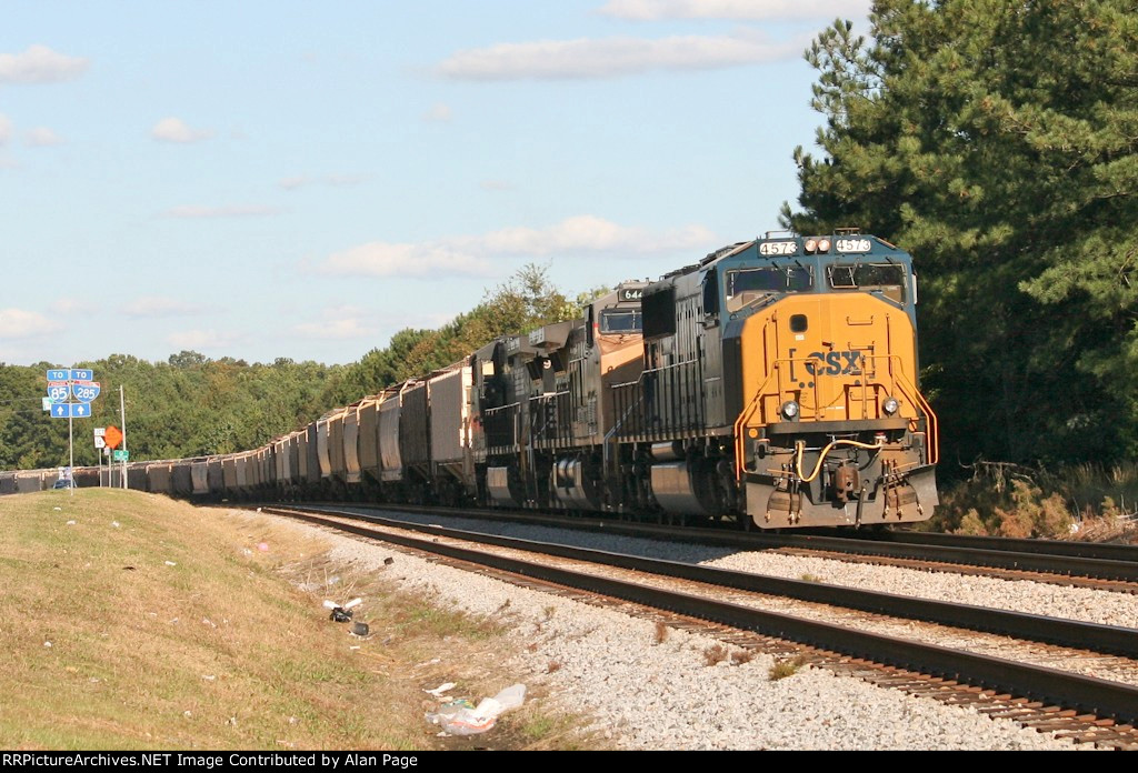 CSX 4573, UP 6448, and NS 9386 wait for green